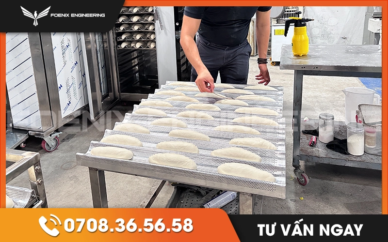 cong-thuc-lam-banh-mi-dac-ruot-bang-lo-nuong-foenix (1).jpg