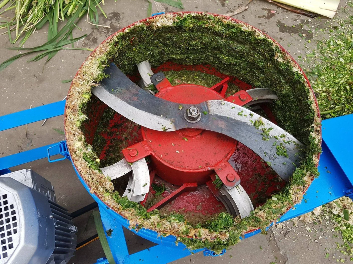 dao cat may bam chuoi.webp