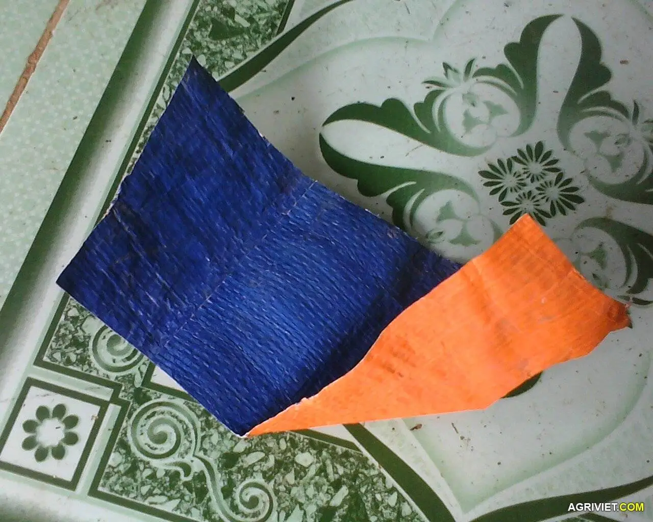 Keo dán bể bằng bạt