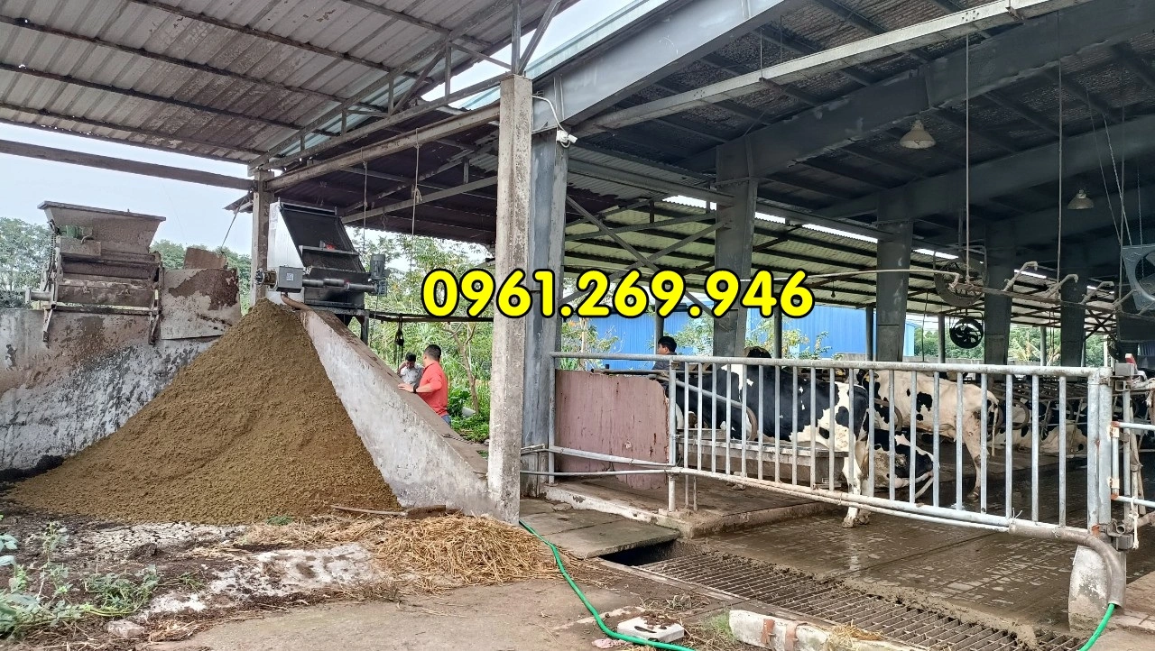 Lap-dat-may-tach-phan-cho-trang-trai (19).webp