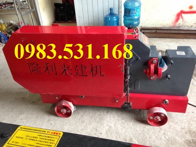 may cat sat GQ45.webp