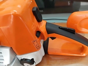 may-cua-chay-xang-stihl-ms-210-trong-tin-hcm.webp
