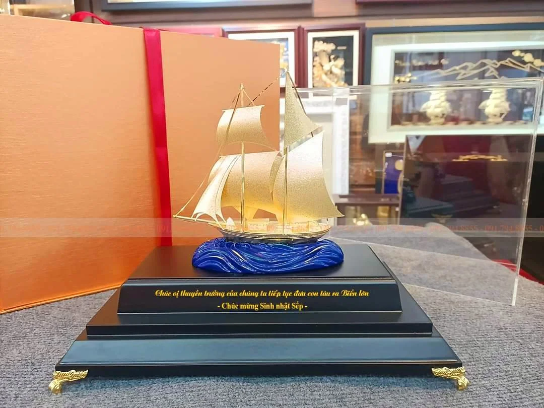 mô hình thuyền dát vàng 9,5 tr.webp