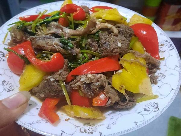 nhau bo xao dua thom .jpg