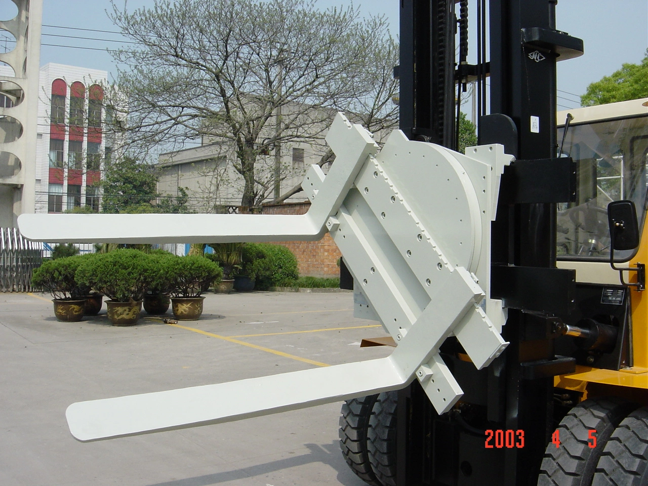 Xe nang cang xoay-2.webp