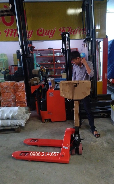 xe nang tay cang 800mm.webp