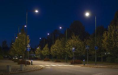 A street with street lights and treesDescription automatically generated