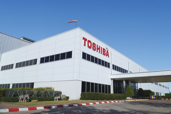 máy lạnh âm trần Toshiba